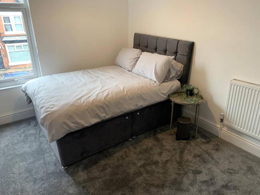 Apartment Comfortable 2 Bedroom 7 Minute Walk To Train Station