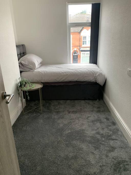 Apartment Comfortable 2 Bedroom 7 Minute Walk To Train Station Birmingham
